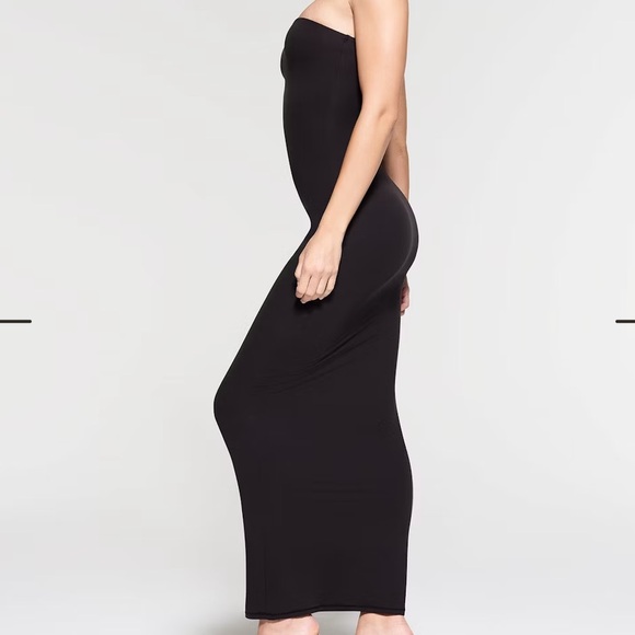 SKIMS Tube dress fits everybody - Picture 2 of 6